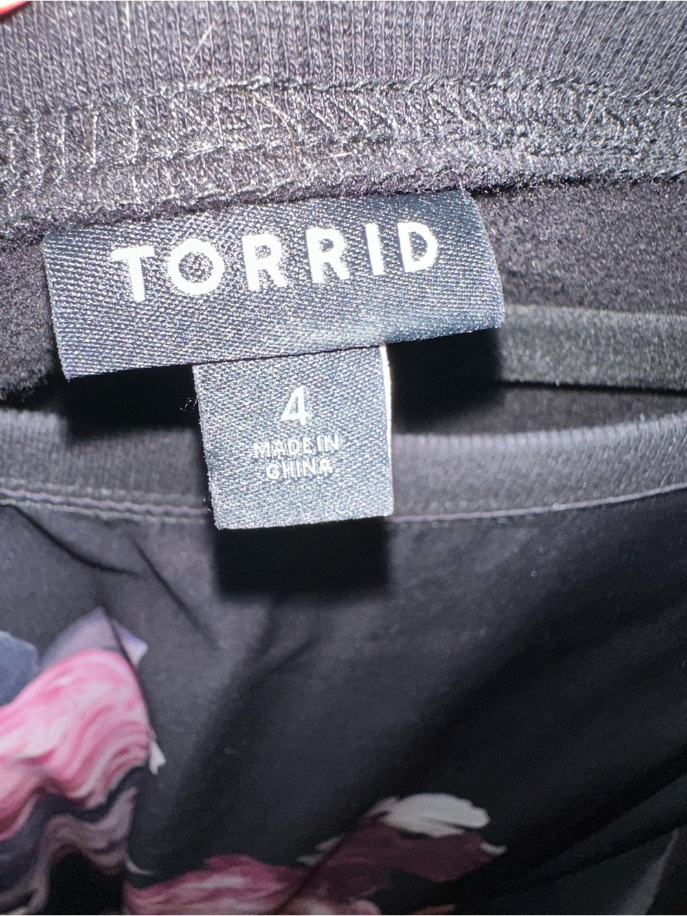 4 TORRID 26/28 SATIN front floral Sweatshirt with Pink Rose Print *Flawed pulls* - Picture 2 of 9